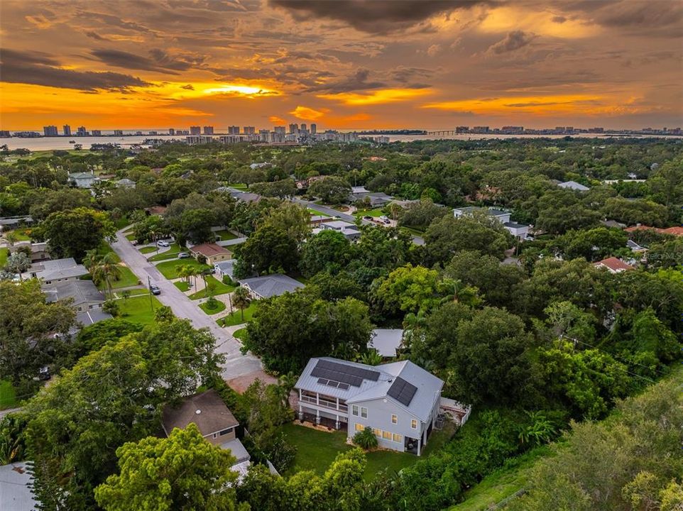 En Venta: $879,000 (4 camas, 2 baños, 3072 Pies cuadrados)