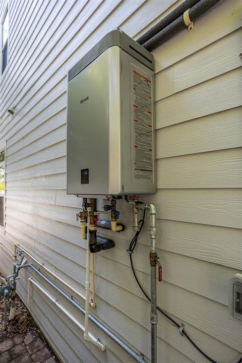 En Venta: $879,000 (4 camas, 2 baños, 3072 Pies cuadrados)