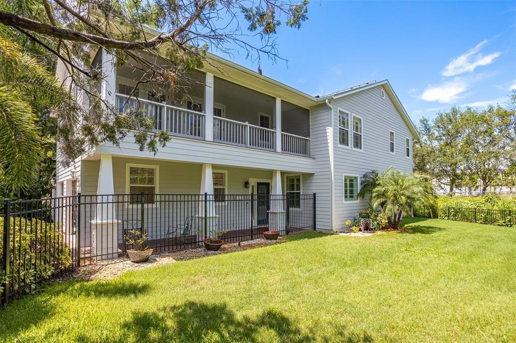 En Venta: $879,000 (4 camas, 2 baños, 3072 Pies cuadrados)