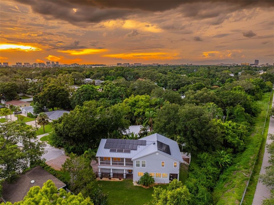 En Venta: $879,000 (4 camas, 2 baños, 3072 Pies cuadrados)