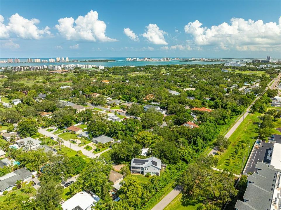 En Venta: $879,000 (4 camas, 2 baños, 3072 Pies cuadrados)