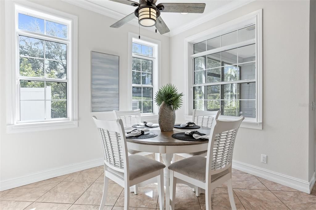 En Venta: $879,000 (4 camas, 2 baños, 3072 Pies cuadrados)