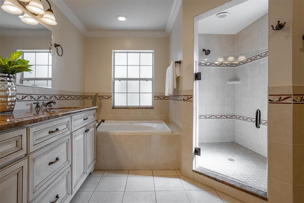 En Venta: $879,000 (4 camas, 2 baños, 3072 Pies cuadrados)