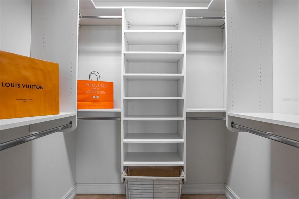 En Venta: $879,000 (4 camas, 2 baños, 3072 Pies cuadrados)