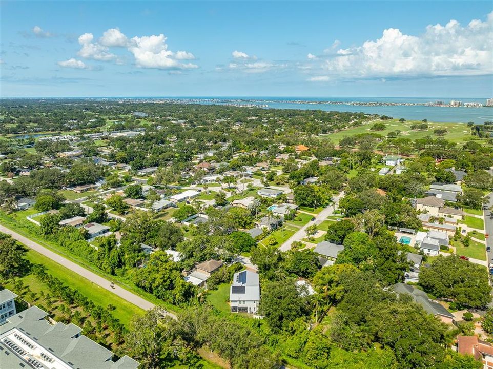 En Venta: $879,000 (4 camas, 2 baños, 3072 Pies cuadrados)