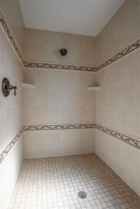 En Venta: $879,000 (4 camas, 2 baños, 3072 Pies cuadrados)