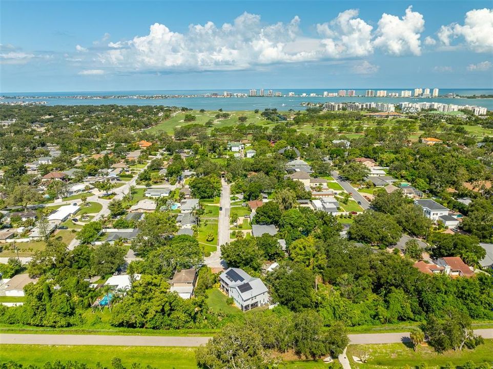 En Venta: $879,000 (4 camas, 2 baños, 3072 Pies cuadrados)