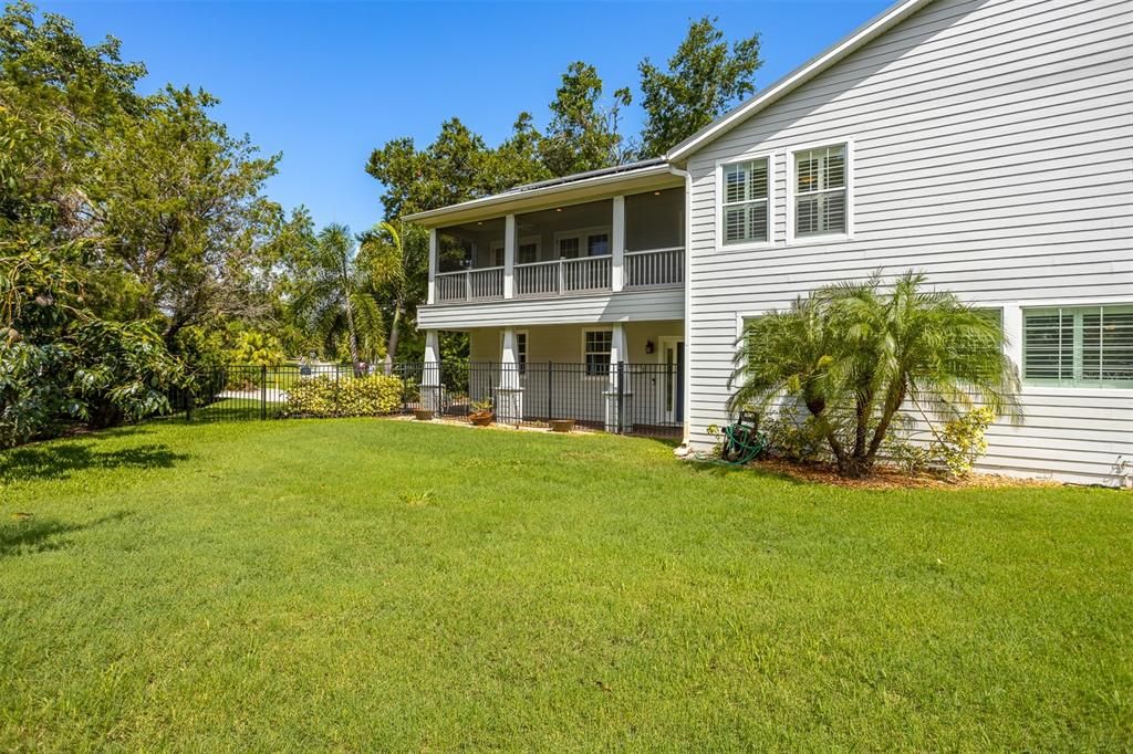 En Venta: $879,000 (4 camas, 2 baños, 3072 Pies cuadrados)