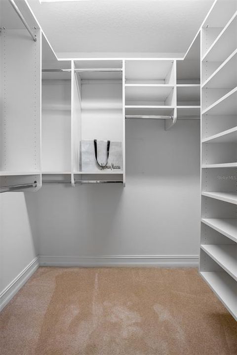 En Venta: $879,000 (4 camas, 2 baños, 3072 Pies cuadrados)