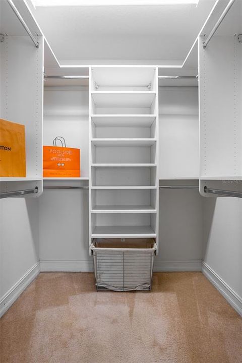 En Venta: $879,000 (4 camas, 2 baños, 3072 Pies cuadrados)