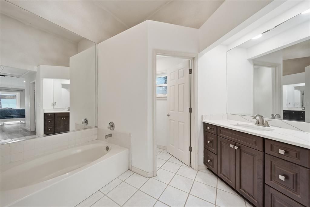 En Venta: $625,000 (5 camas, 4 baños, 2521 Pies cuadrados)