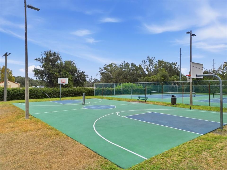 En Venta: $625,000 (5 camas, 4 baños, 2521 Pies cuadrados)