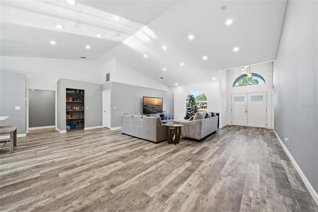 En Venta: $625,000 (5 camas, 4 baños, 2521 Pies cuadrados)