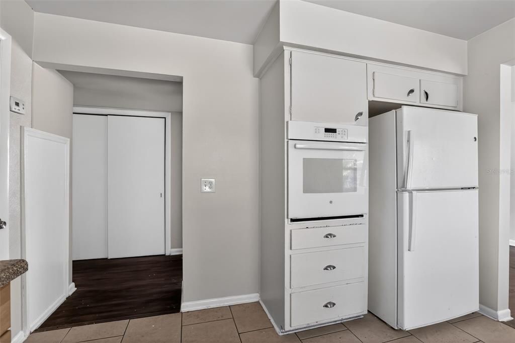 For Sale: $279,900 (3 beds, 2 baths, 1257 Square Feet)