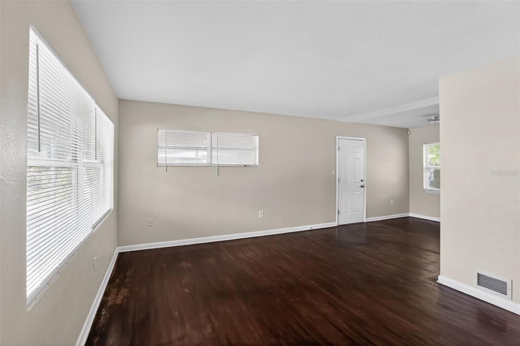 For Sale: $279,900 (3 beds, 2 baths, 1257 Square Feet)