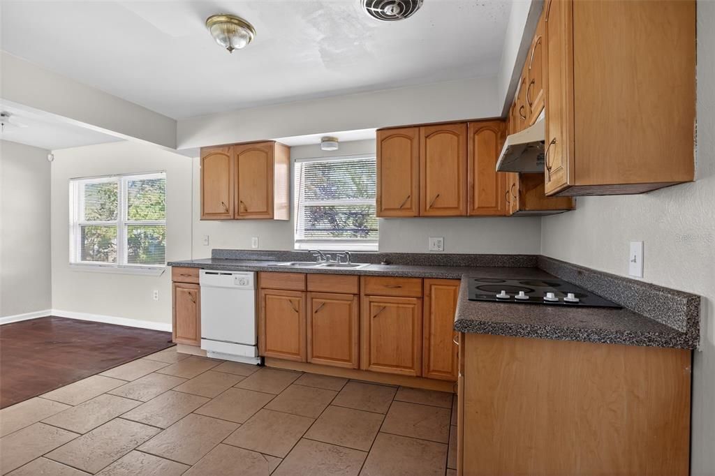 For Sale: $279,900 (3 beds, 2 baths, 1257 Square Feet)