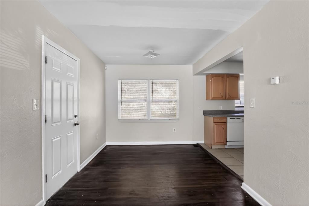 For Sale: $279,900 (3 beds, 2 baths, 1257 Square Feet)