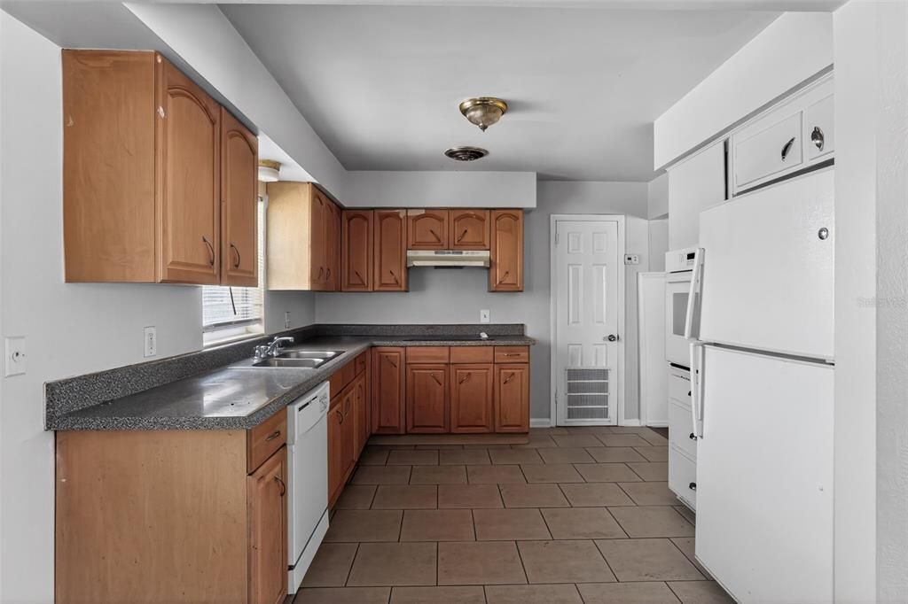 For Sale: $279,900 (3 beds, 2 baths, 1257 Square Feet)