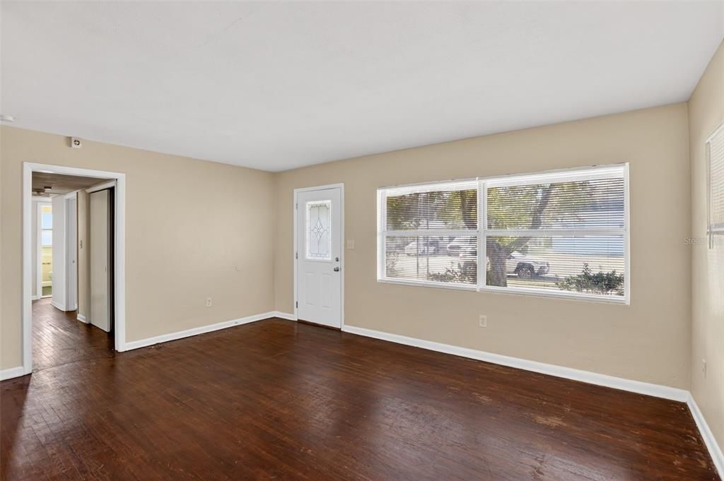 For Sale: $279,900 (3 beds, 2 baths, 1257 Square Feet)