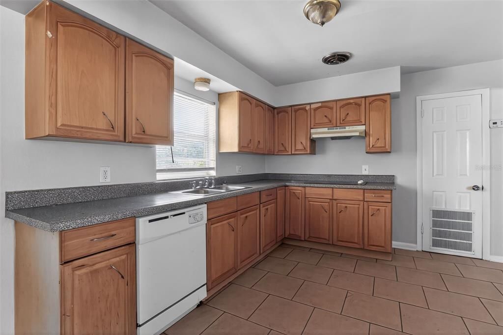 For Sale: $279,900 (3 beds, 2 baths, 1257 Square Feet)