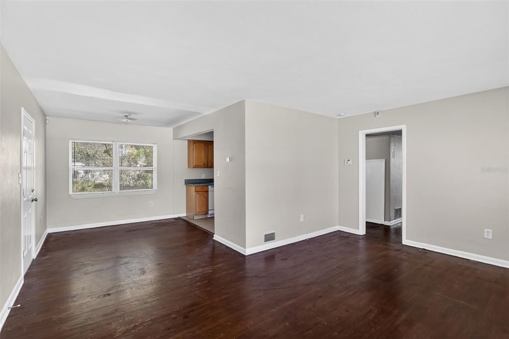 For Sale: $279,900 (3 beds, 2 baths, 1257 Square Feet)