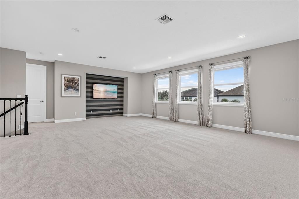 待售: $1,600,000 (6 贝兹, 5 浴室, 5177 平方英尺)