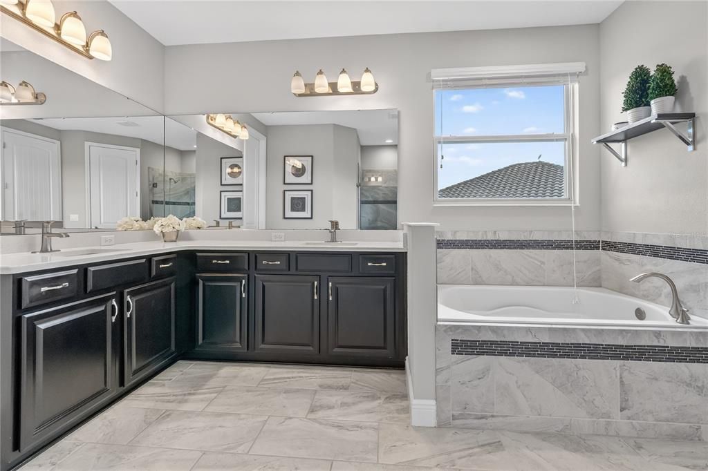 待售: $1,600,000 (6 贝兹, 5 浴室, 5177 平方英尺)