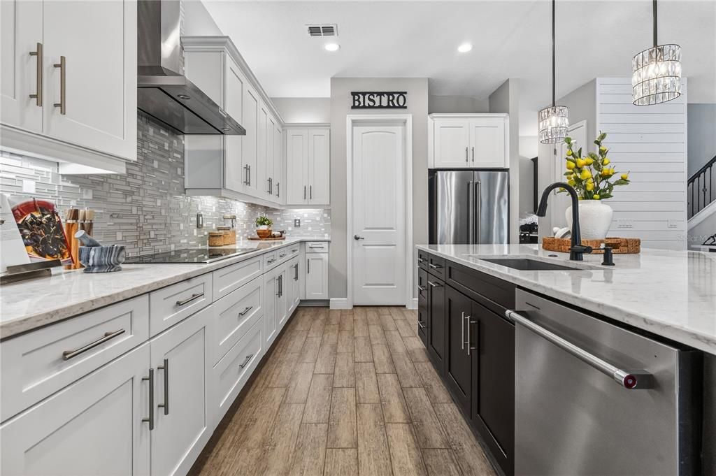 待售: $1,600,000 (6 贝兹, 5 浴室, 5177 平方英尺)