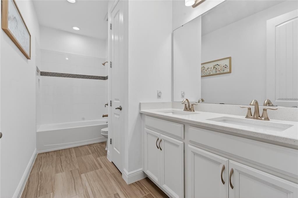 待售: $1,600,000 (6 贝兹, 5 浴室, 5177 平方英尺)