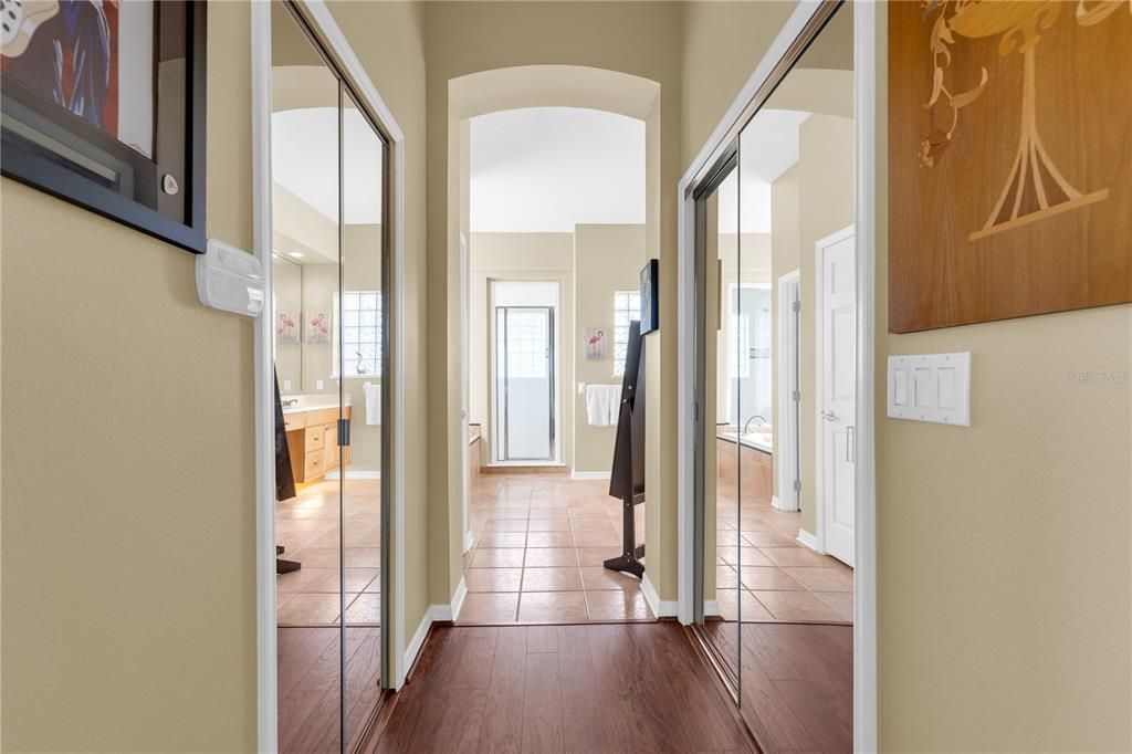 En Venta: $895,000 (4 camas, 3 baños, 3055 Pies cuadrados)