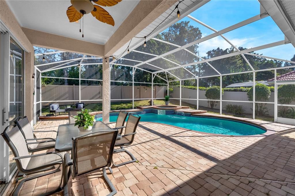 En Venta: $895,000 (4 camas, 3 baños, 3055 Pies cuadrados)