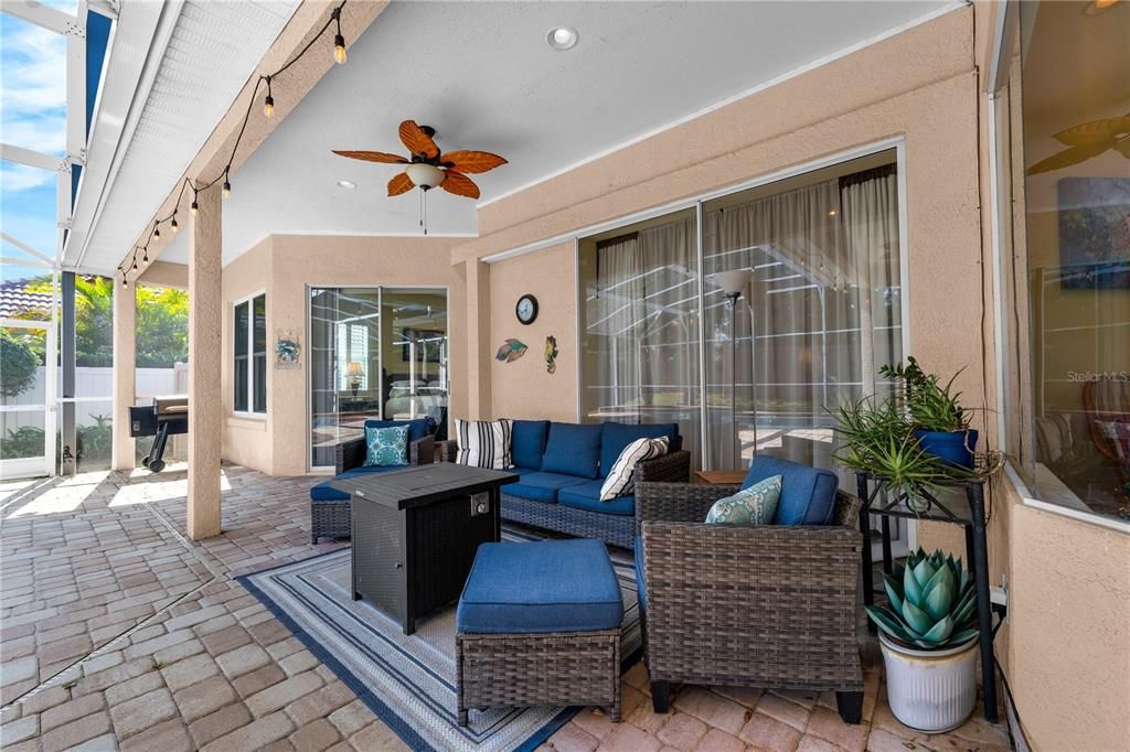 En Venta: $895,000 (4 camas, 3 baños, 3055 Pies cuadrados)