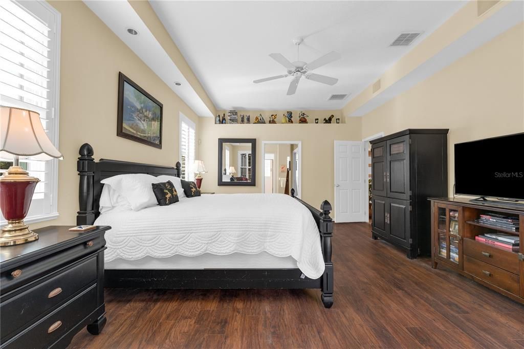 En Venta: $895,000 (4 camas, 3 baños, 3055 Pies cuadrados)