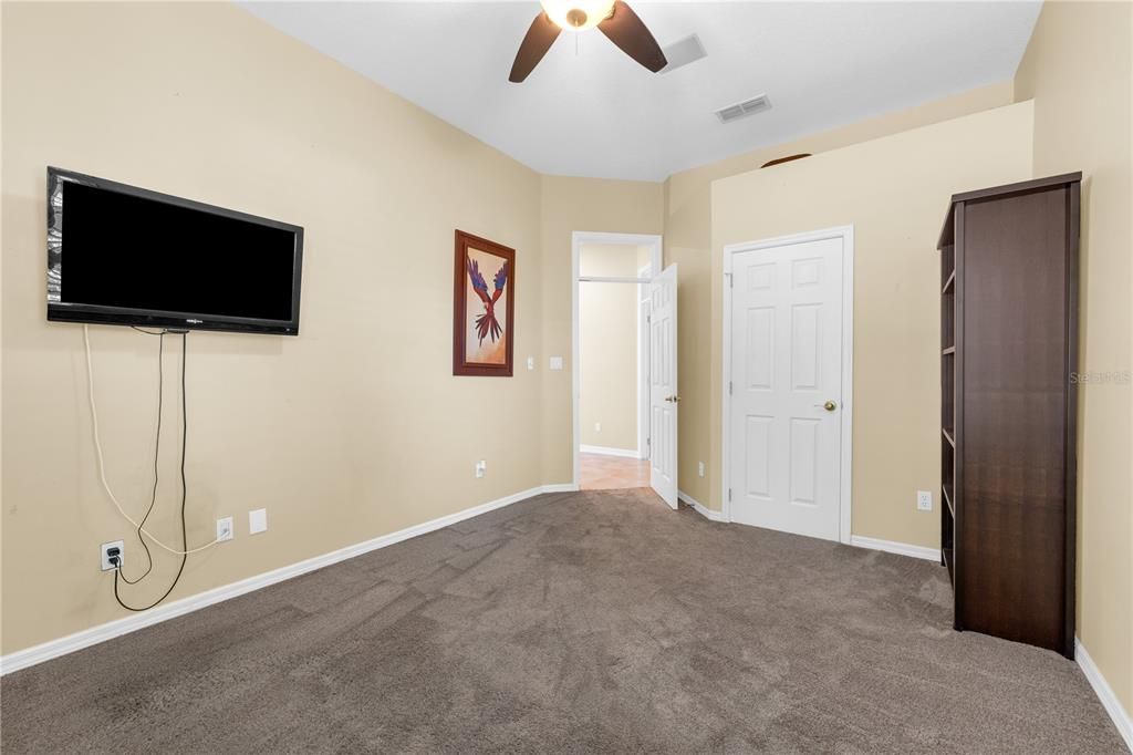 En Venta: $895,000 (4 camas, 3 baños, 3055 Pies cuadrados)