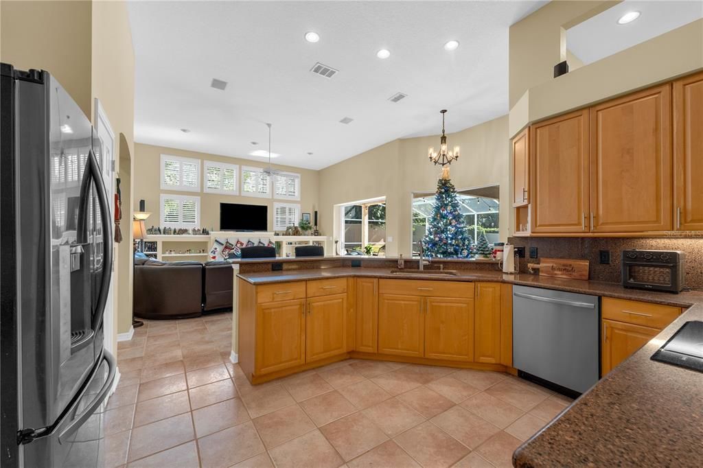 En Venta: $895,000 (4 camas, 3 baños, 3055 Pies cuadrados)