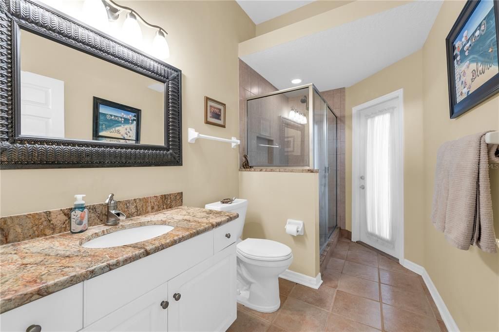 En Venta: $895,000 (4 camas, 3 baños, 3055 Pies cuadrados)