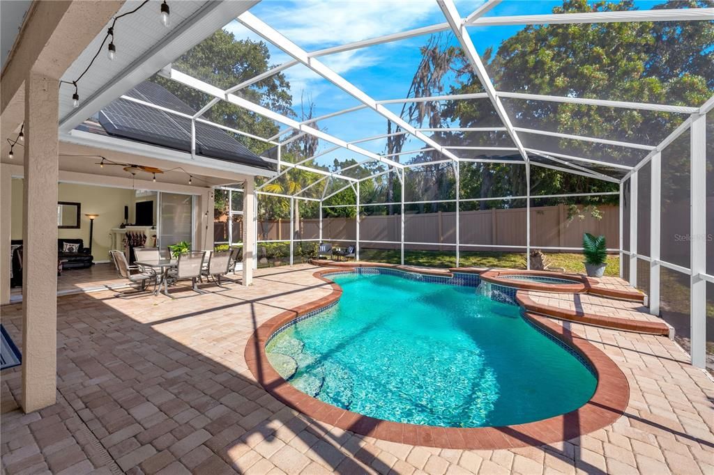 En Venta: $895,000 (4 camas, 3 baños, 3055 Pies cuadrados)