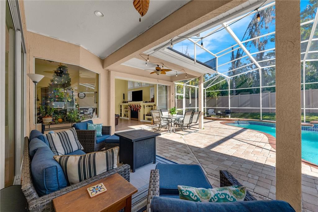 En Venta: $895,000 (4 camas, 3 baños, 3055 Pies cuadrados)