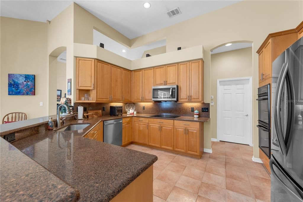 En Venta: $895,000 (4 camas, 3 baños, 3055 Pies cuadrados)