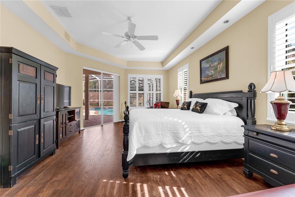 En Venta: $895,000 (4 camas, 3 baños, 3055 Pies cuadrados)