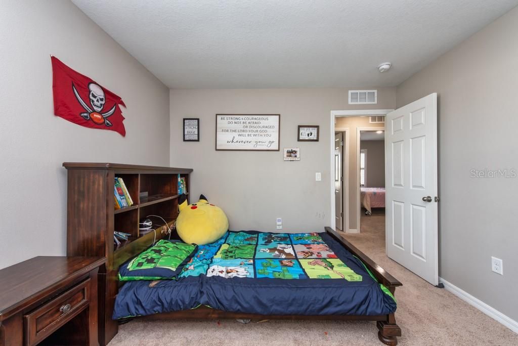 待售: $395,000 (4 贝兹, 2 浴室, 2266 平方英尺)