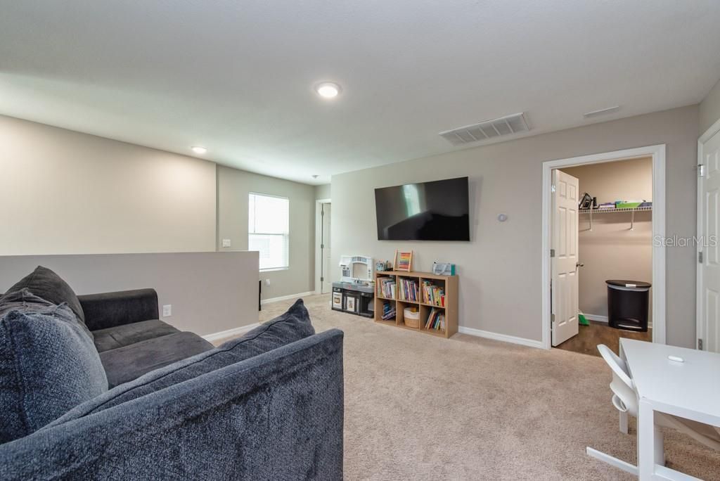 待售: $395,000 (4 贝兹, 2 浴室, 2266 平方英尺)