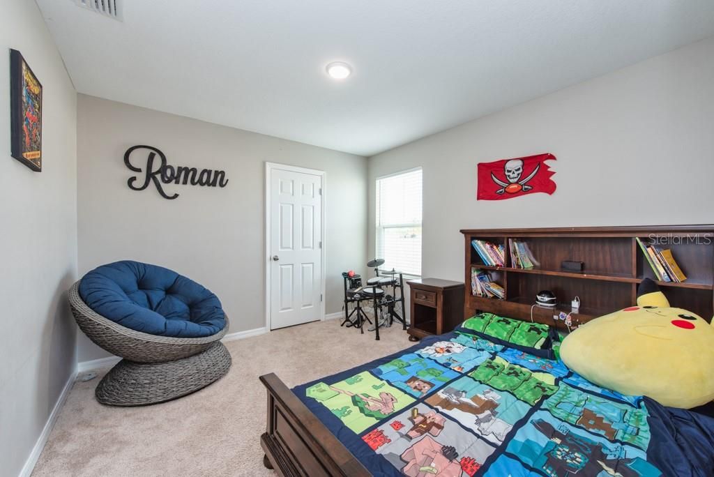 待售: $395,000 (4 贝兹, 2 浴室, 2266 平方英尺)