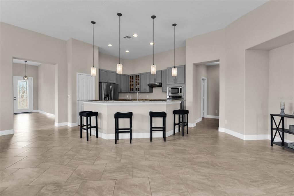 En Venta: $428,400 (3 camas, 2 baños, 2221 Pies cuadrados)