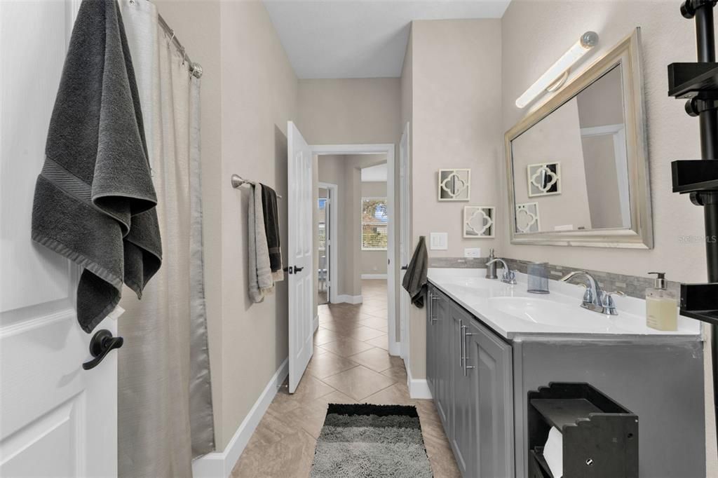 En Venta: $428,400 (3 camas, 2 baños, 2221 Pies cuadrados)