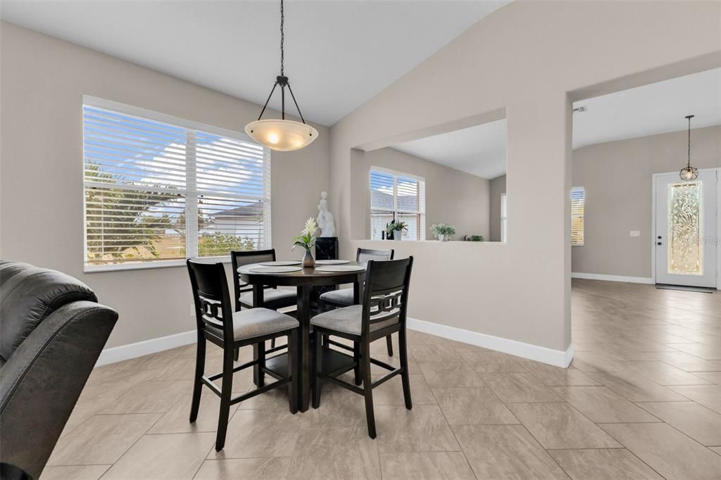 En Venta: $428,400 (3 camas, 2 baños, 2221 Pies cuadrados)