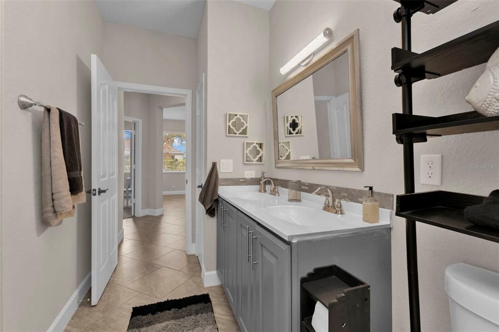 En Venta: $428,400 (3 camas, 2 baños, 2221 Pies cuadrados)