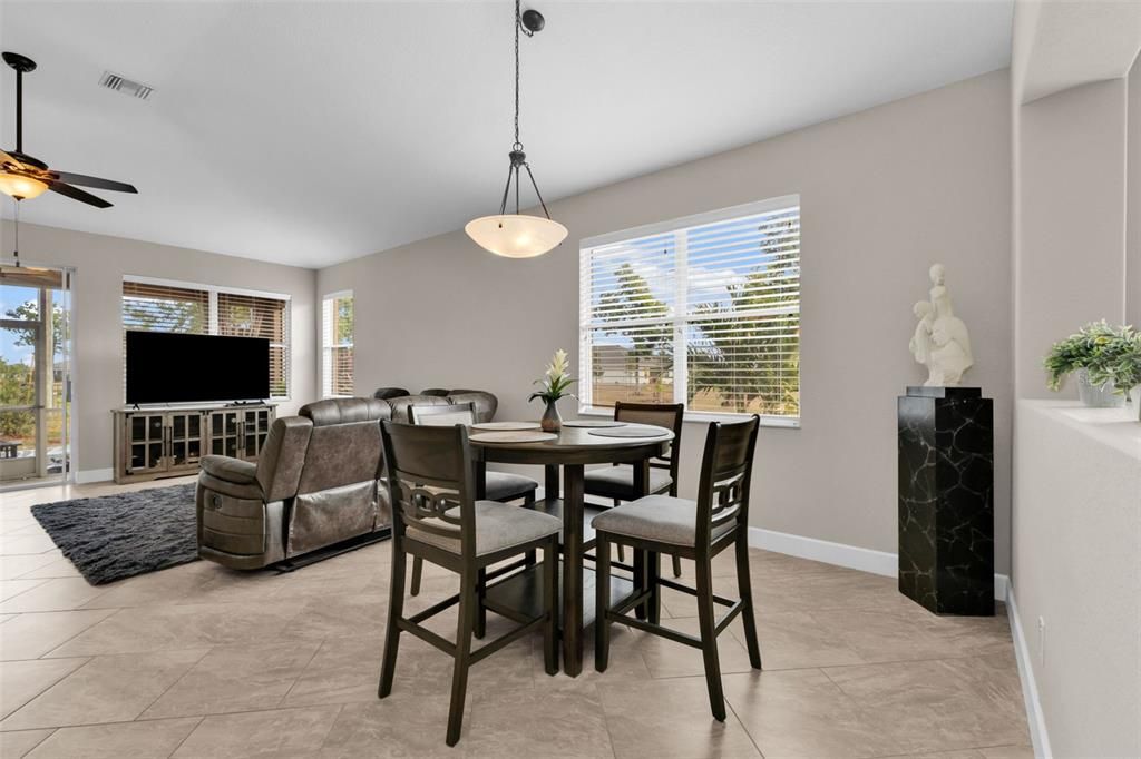 En Venta: $428,400 (3 camas, 2 baños, 2221 Pies cuadrados)