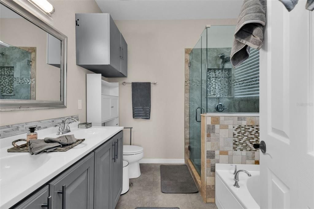 En Venta: $428,400 (3 camas, 2 baños, 2221 Pies cuadrados)