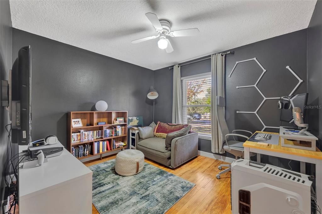 For Sale: $324,900 (3 beds, 2 baths, 1378 Square Feet)